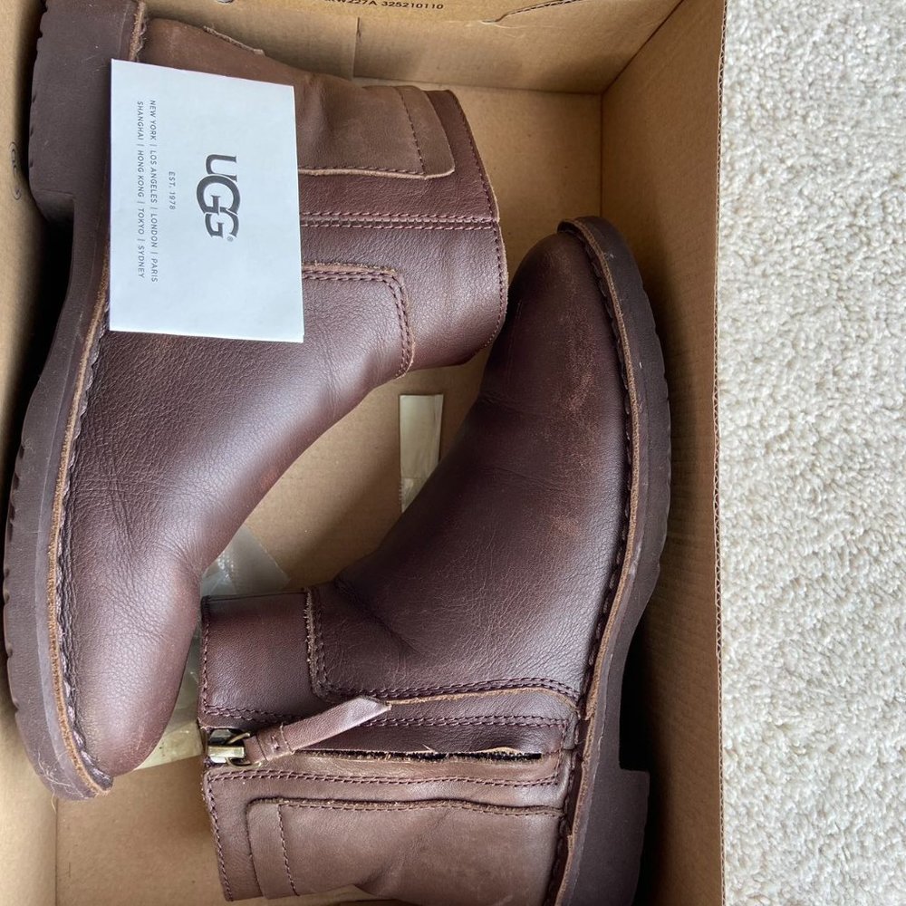 Ugg Rea Leather Boot women size 6 $60
